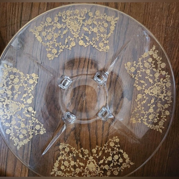 Vintage Plate with Gold pattern on glass legs - Picture 1 of 8